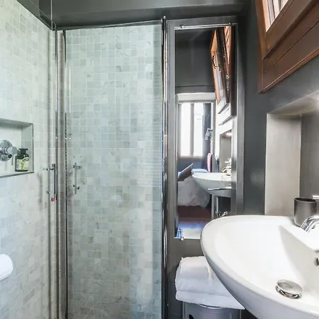 Stylish Renovated In The Heart Of The City Venise