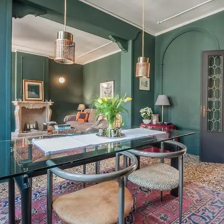 Stylish Renovated In The Heart Of The City * Venise