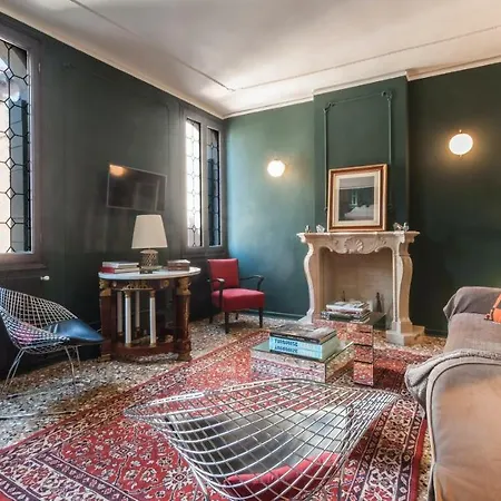 Stylish Renovated In The Heart Of The City * Venise