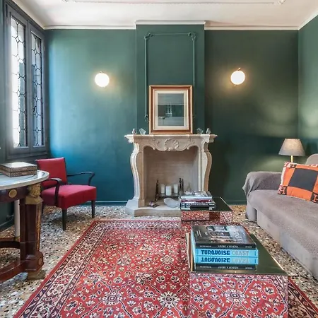 Stylish Renovated In The Heart Of The City Apartment Venice