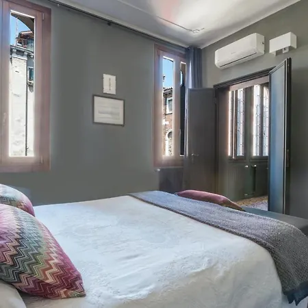Stylish Renovated In The Heart Of The City Venice