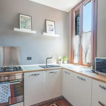 Stylish Renovated In The Heart Of The City *