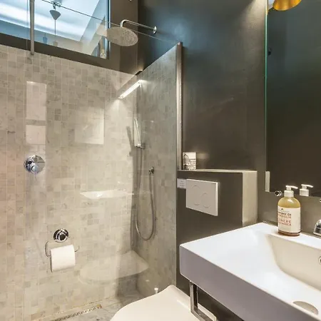 Stylish Renovated In The Heart Of The City