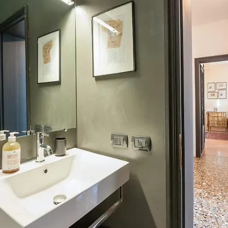 Stylish Renovated In The Heart Of The City * Venice